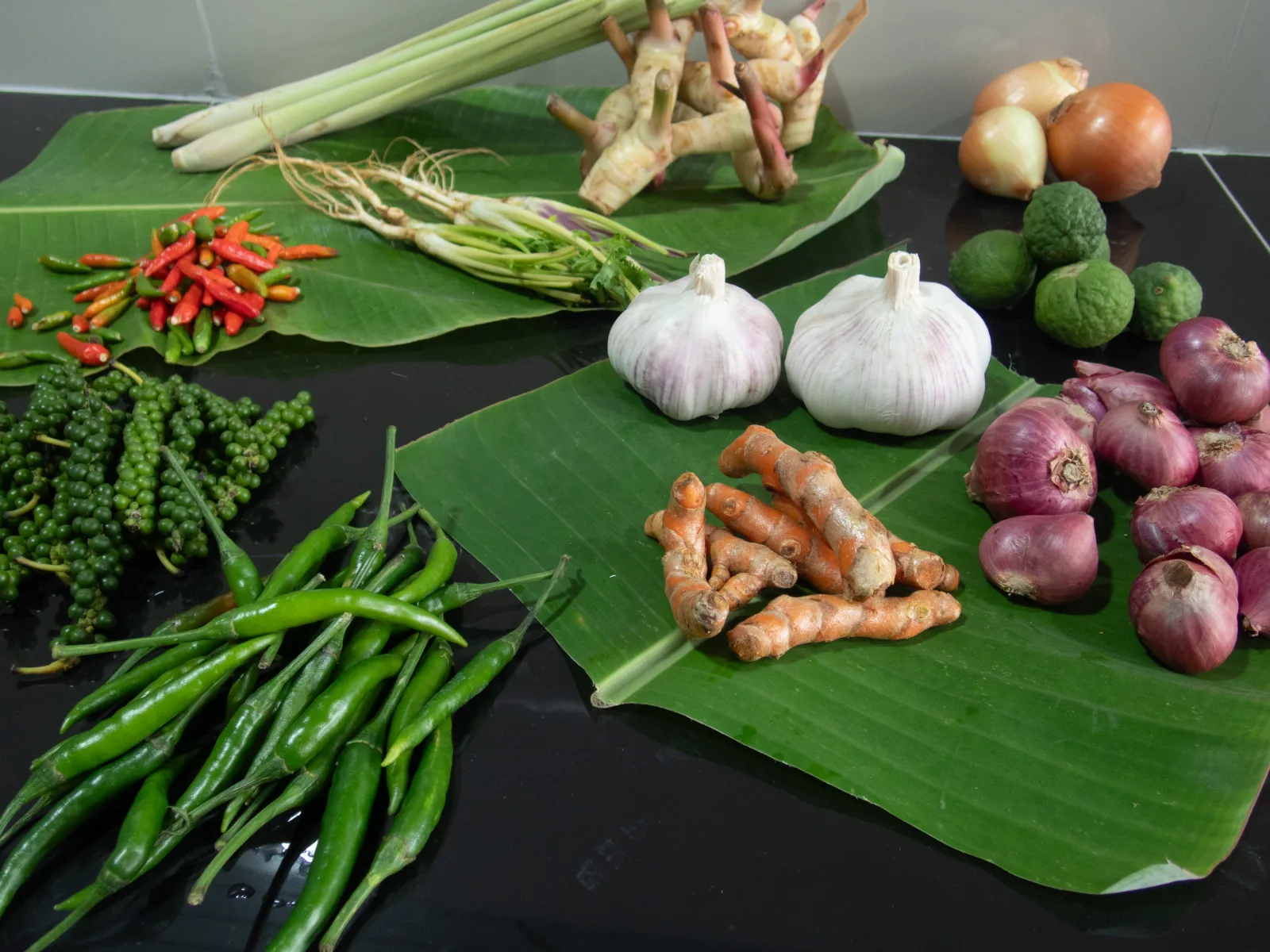 Frische Zutaten für die selbstgemachte Currypaste von Chang Tong